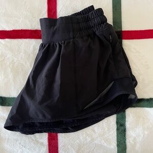 Lululemon Hotty Hot Shorts 2.5”